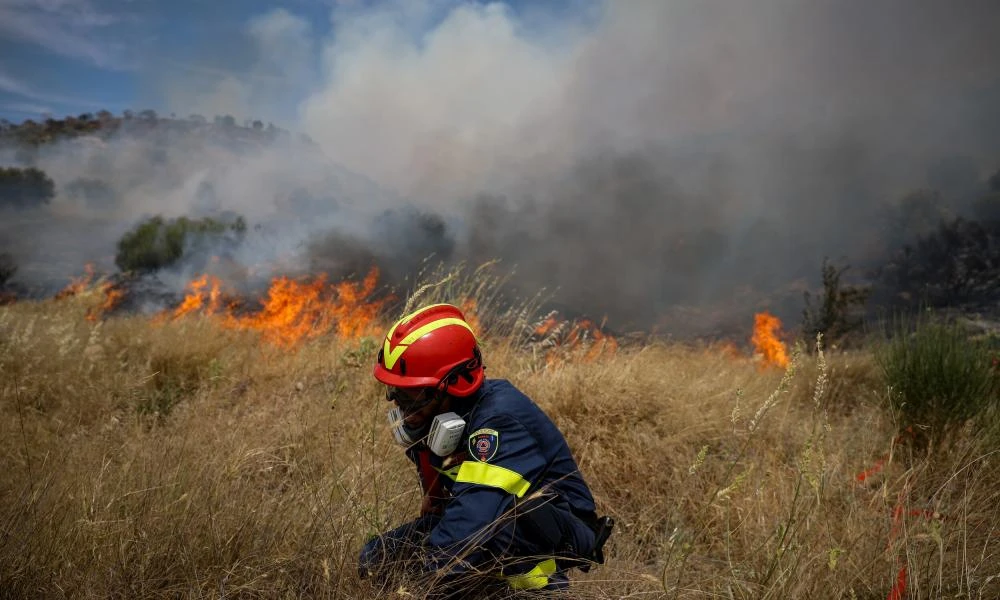 Φωτιές σε όλη την χώρα - Ενεργό μέτωπο στον Κάλαμο τώρα - Τι γίνεται στα υπόλοιπα πύρινα μέτωπα